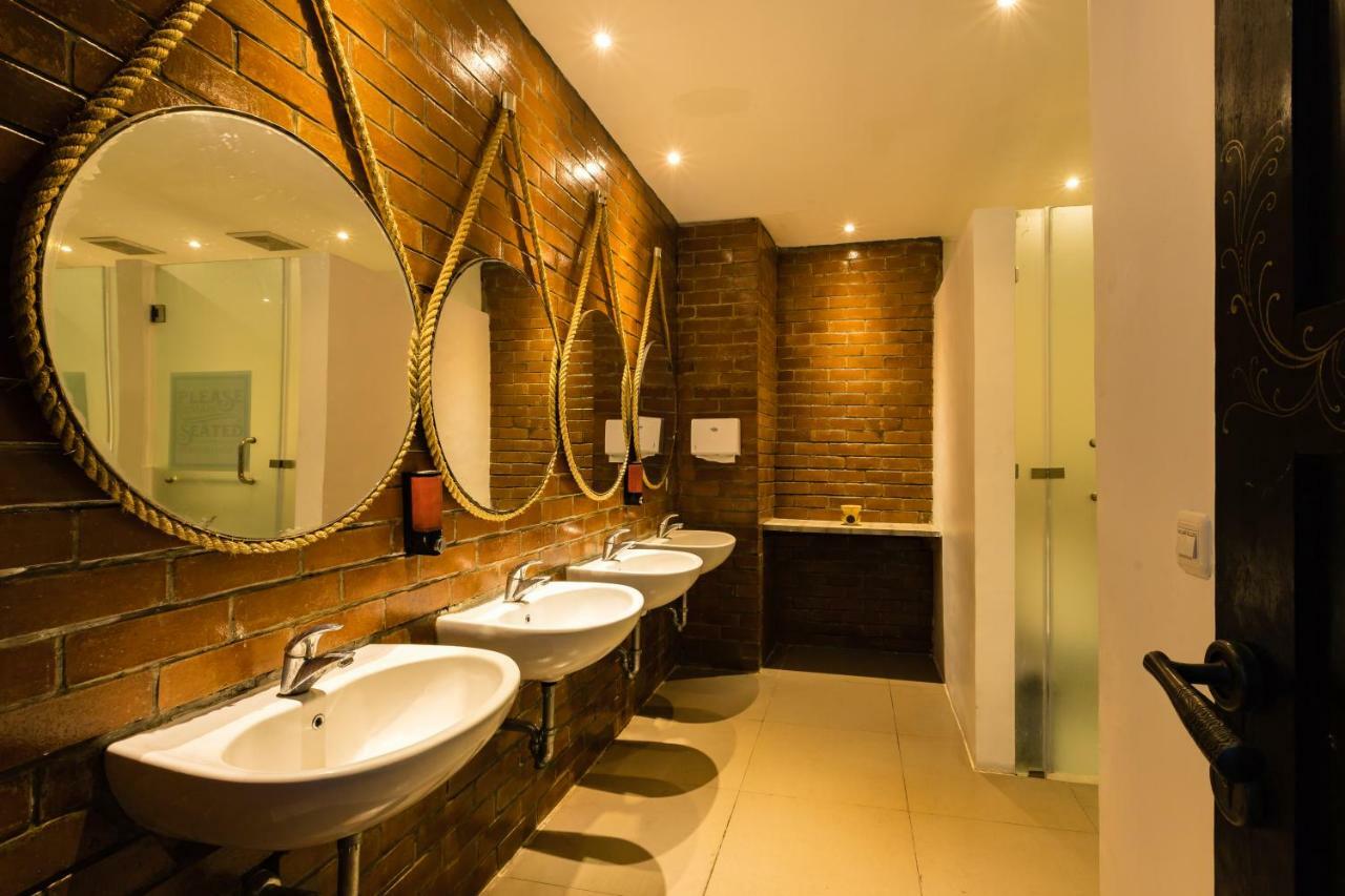 d`Gobers Hostel Seminyak by Gumilang Hospitality Bagian luar foto